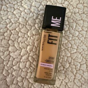Maybelline Fit Me Dewy + Smooth Foundation